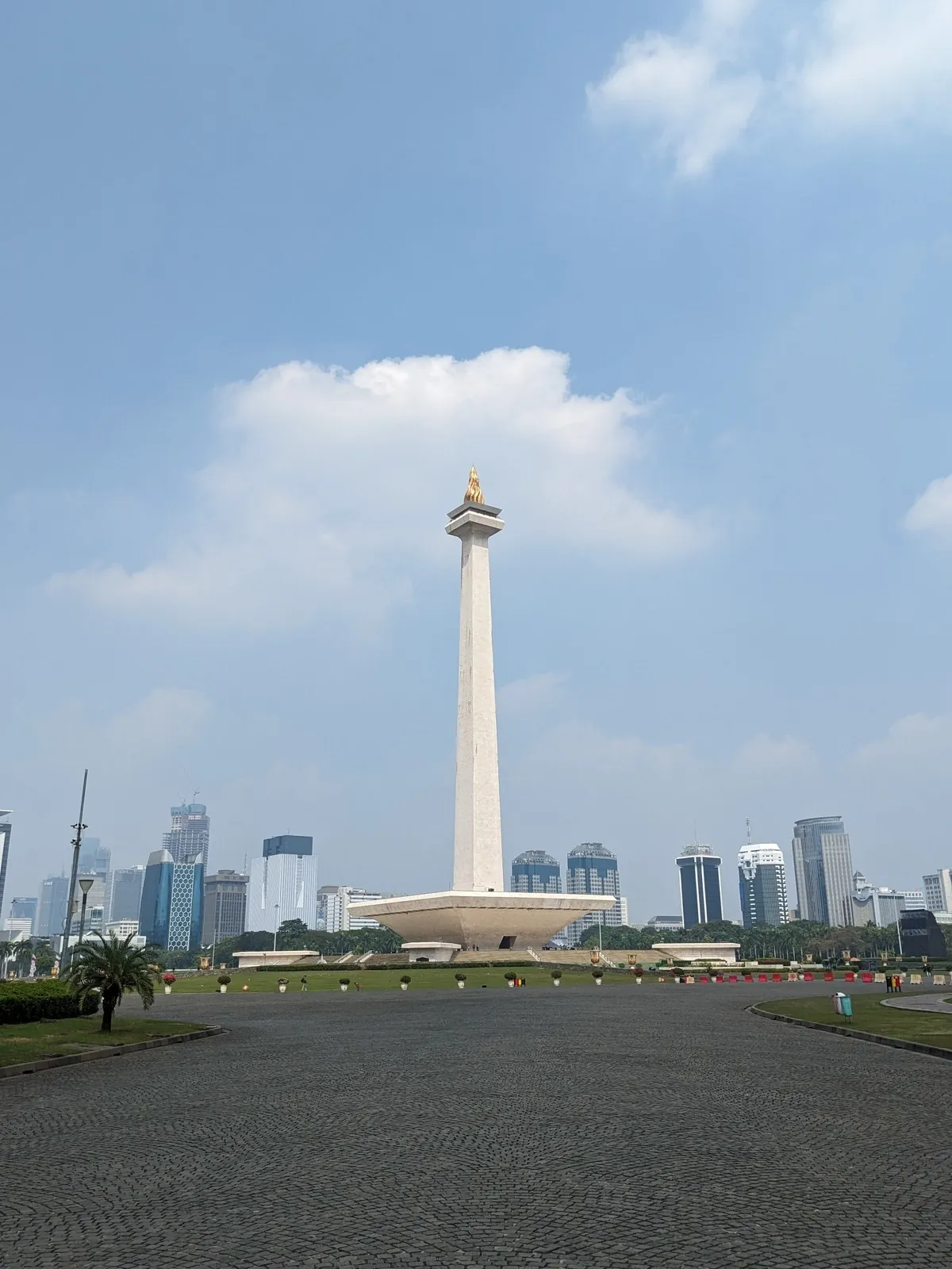 monumen3